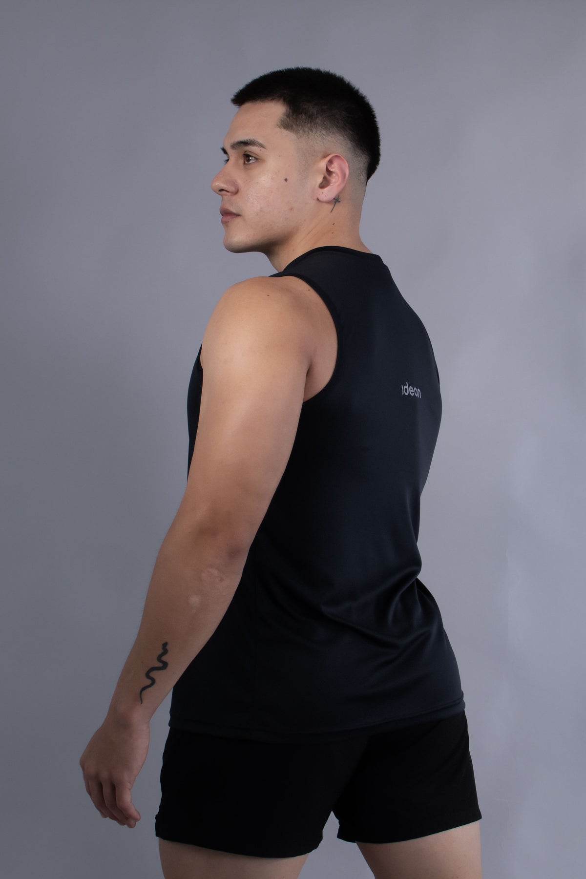 Ideon Tank Negro