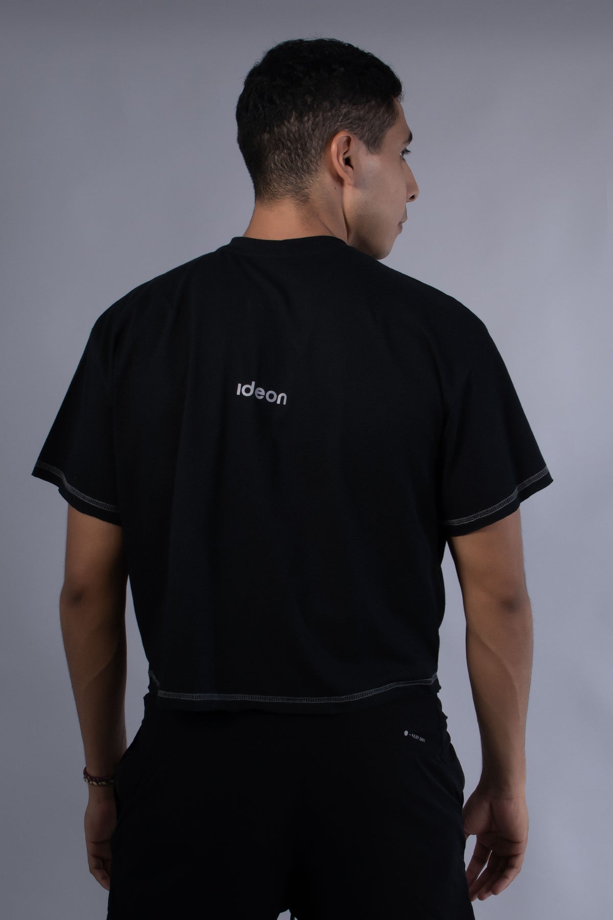 Ideon Crop Negro Hombre