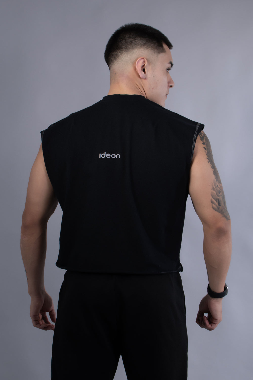 Ideon Crop Sleevess Negro Hombre