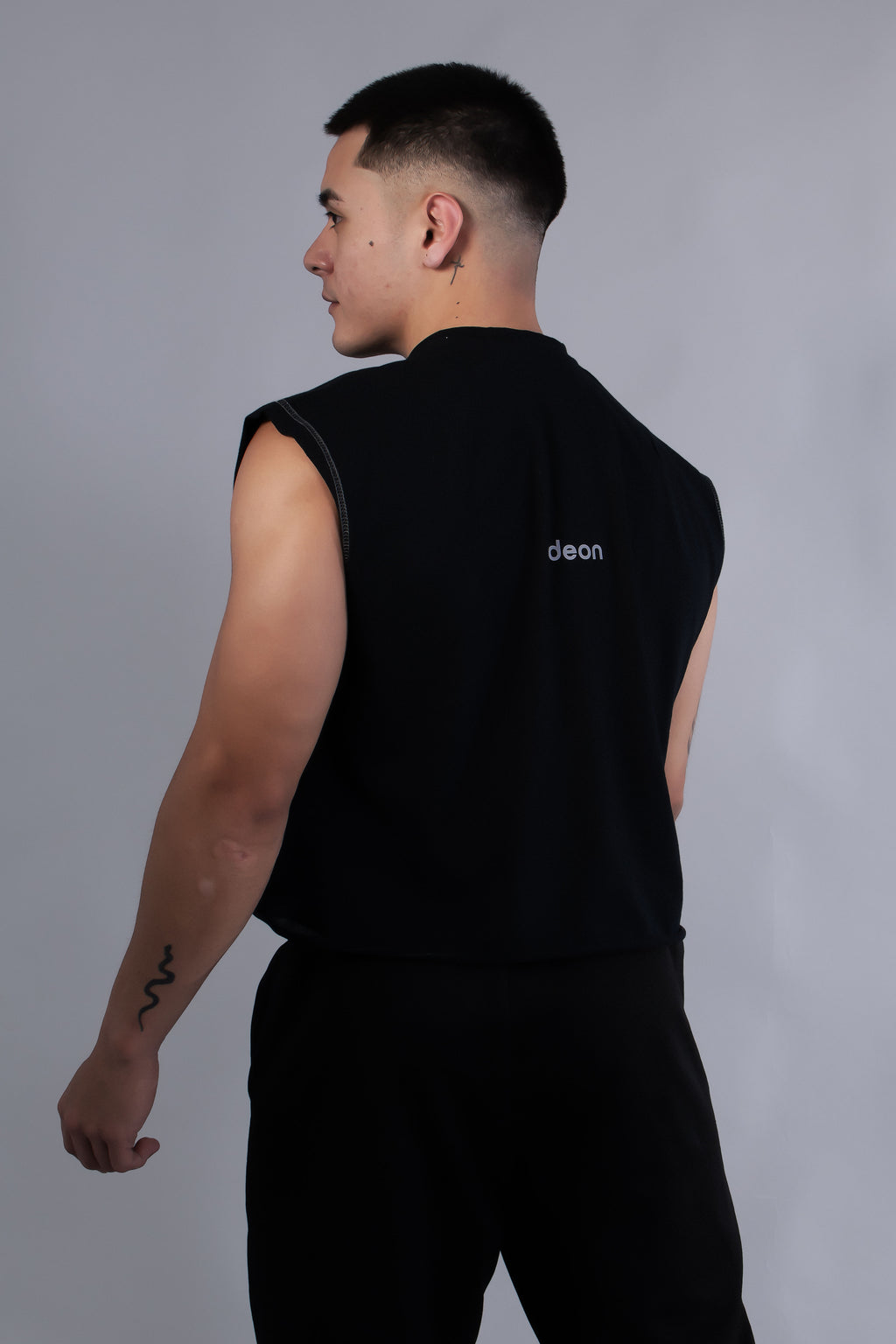 Ideon Crop Sleevess Negro Hombre