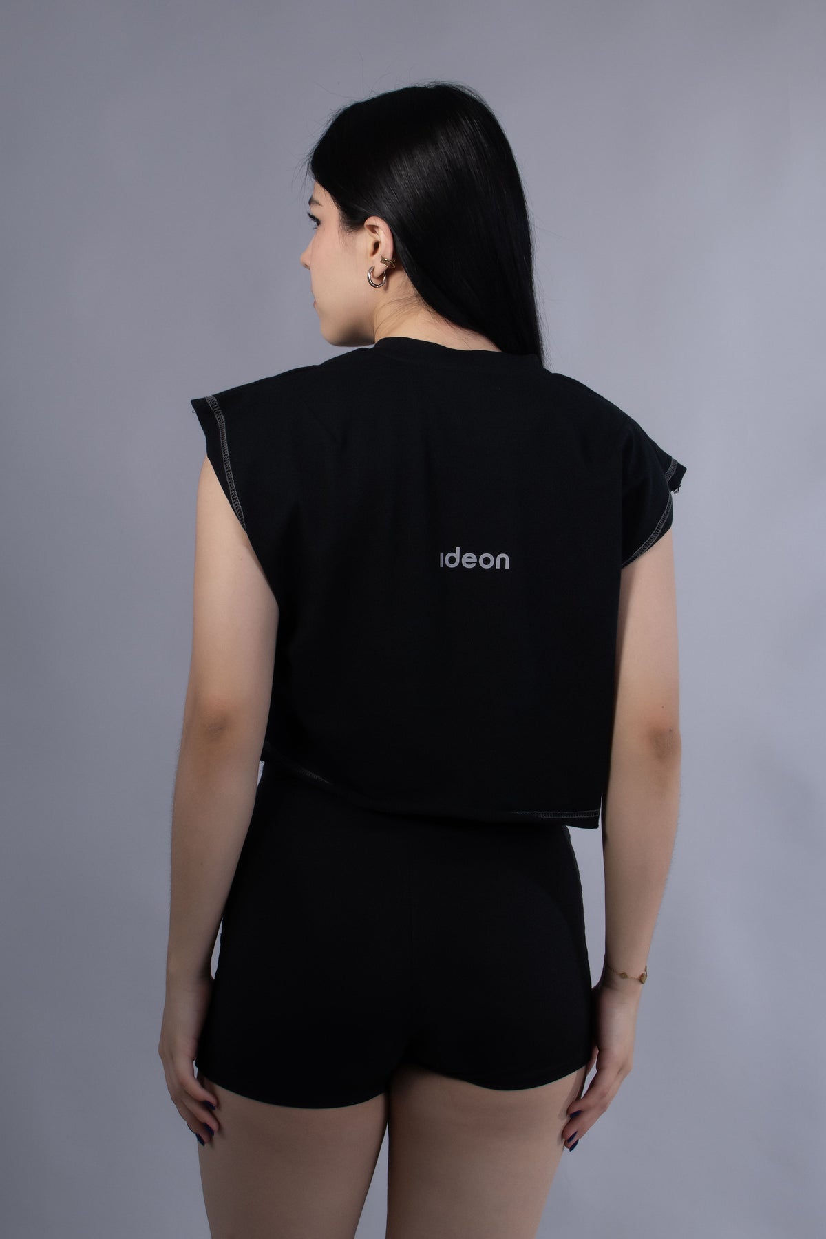 Ideon Crop Sleevess Negro Mujer