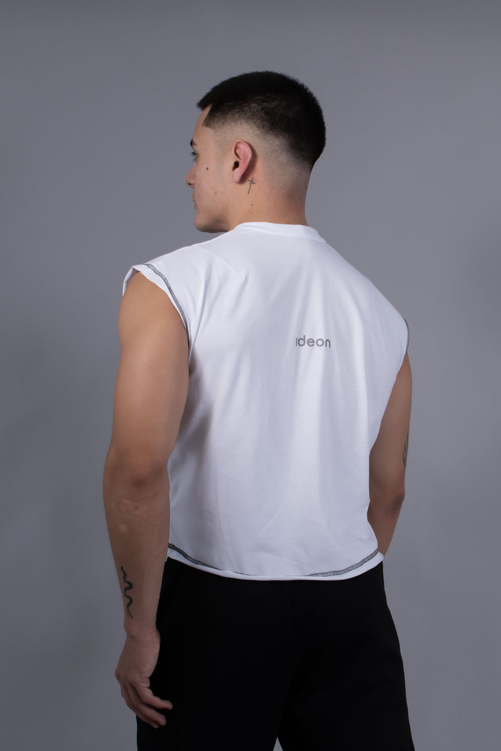 Ideon Crop Sleevess Blanco Hombre